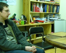 Erikos Straigytės nuotraukoje: Antanas Šimkus Bernardinai.lt redakcijoje